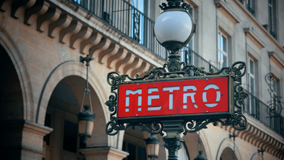 Hausse du pass Navigo en 2026 : pourquoi l’augmentation relance le débat sur la mobilité en Île-de-France